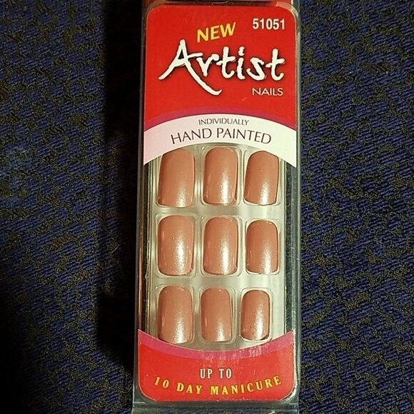 Kiss Artist Nails (handpainted) - Picture 1 of 2